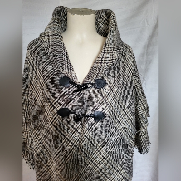 Plaid Women's Poncho One Size - Picture 2 of 4